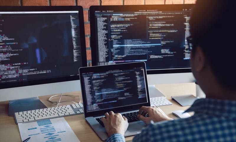 数据科学选型:R与Python如何赋能泸州网站建设?